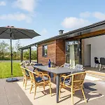 4 Bedroom Stunning In Сasa de vacaciones Ålbæk