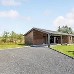 4 Bedroom Stunning In Сasa de vacaciones Ålbæk