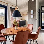 4 Bedroom Stunning In בית נופש *