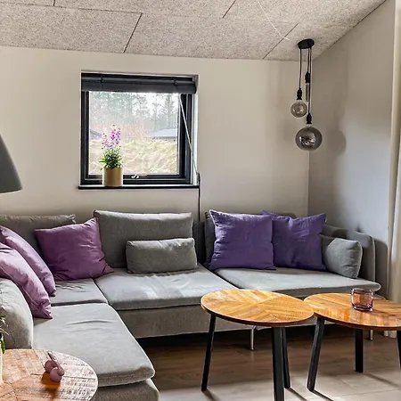 4 Bedroom Stunning In Сasa de vacaciones Ålbæk